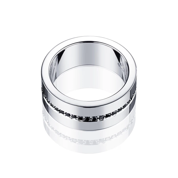 Wide & Black Stars Ring Platinum: bred platina-alliansring med svarta diamanter i mitten