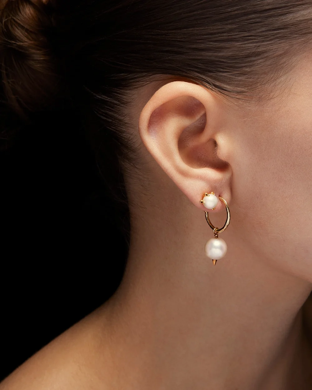 Tiny Claw Pearl Ear Stud Gold - Maria Nilsdotter - 1-2 dagars leverans - Nordic Spectra