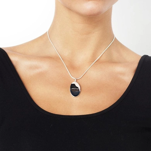 Breathe Pendant - Efva Attling - Suuri valikoima & ilmainen lahjapaketointi - Nordicspectra.fi