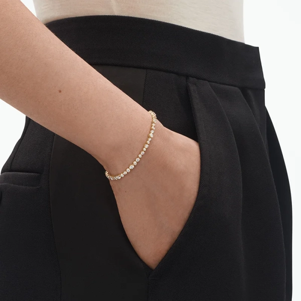 SS25_ECOM_ON-MODEL_SIGNATURE_TENNIS_BRACELET_20001307_Close-ups