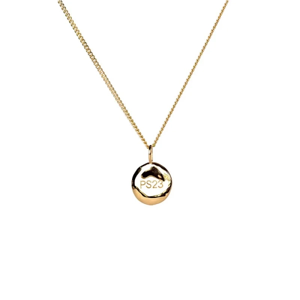 PS23 Organic Coin 2 Gold halsband med ojämn yta och PS23-gravyr