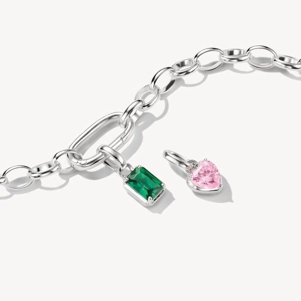 Thomas Sabo CC Connect Månadssten Maj: smaragdgrön oktagonslipad cubic zirconia i polerat silver med "May"-gravyr