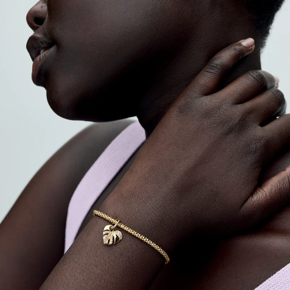 Funkelndes Monstera Blatt Charm-Anhänger - PANDORA - Nordic Spectra