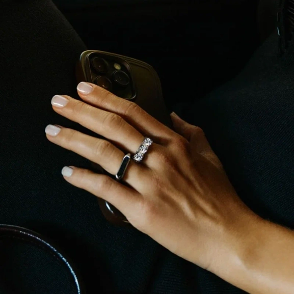 Silverfärgad Edblad Gemma ring i rostfritt stål med en elegant