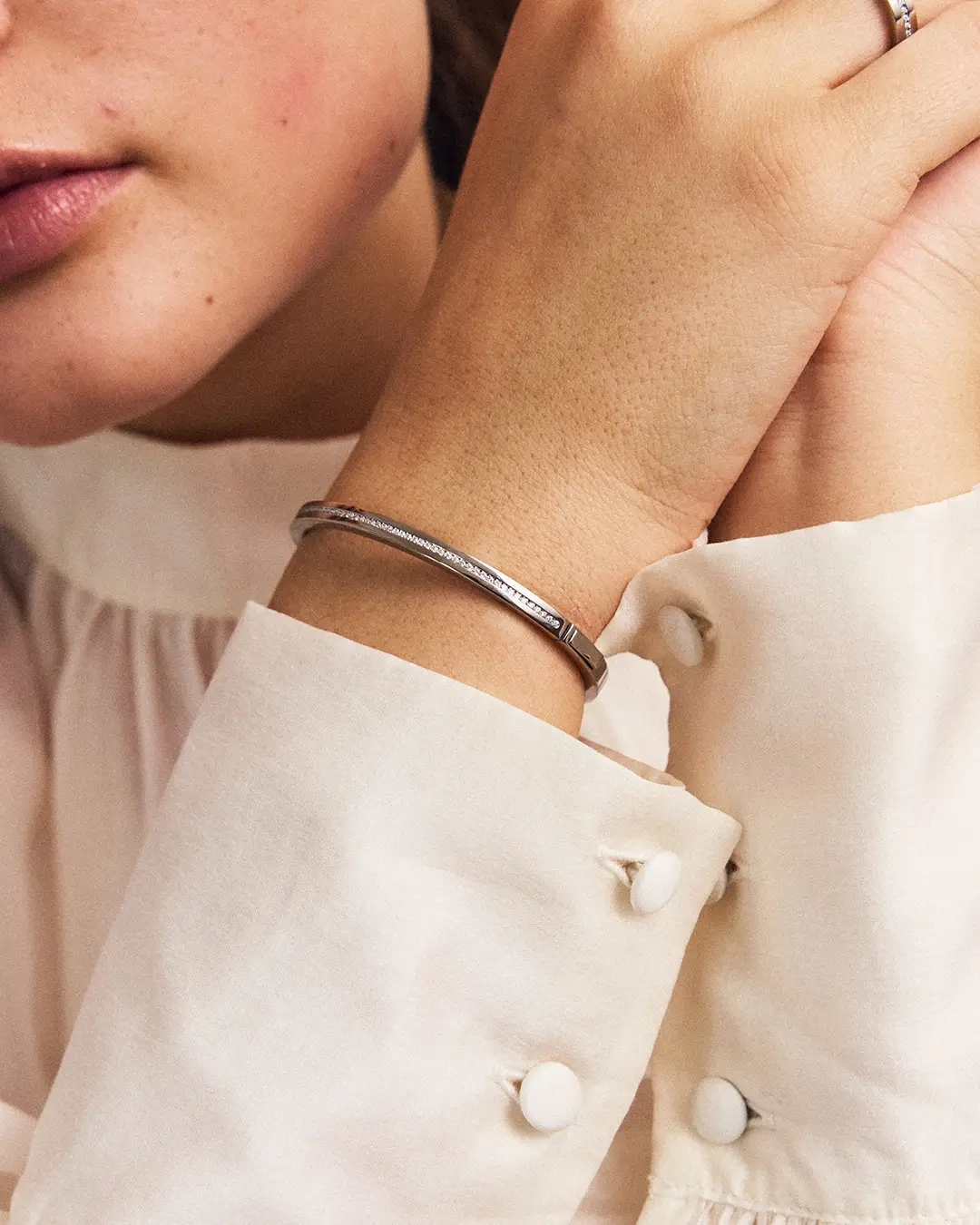 Josefin Bangle Steel - Edblad - Snabba leveranser - Gratis paketinslagning