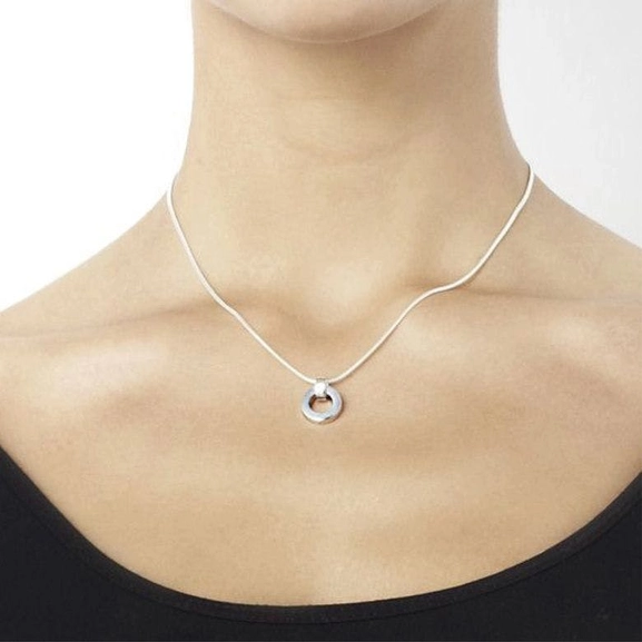 Ring Around Pendant - Efva Attling - Suuri valikoima & ilmainen lahjapaketointi - Nordicspectra.fi