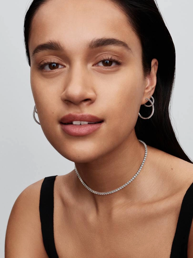 Glittrande Hoops Stora från Pandora Timeless – eleganta silverörhängen med pavéinfattade cubic zirconia-stenar.