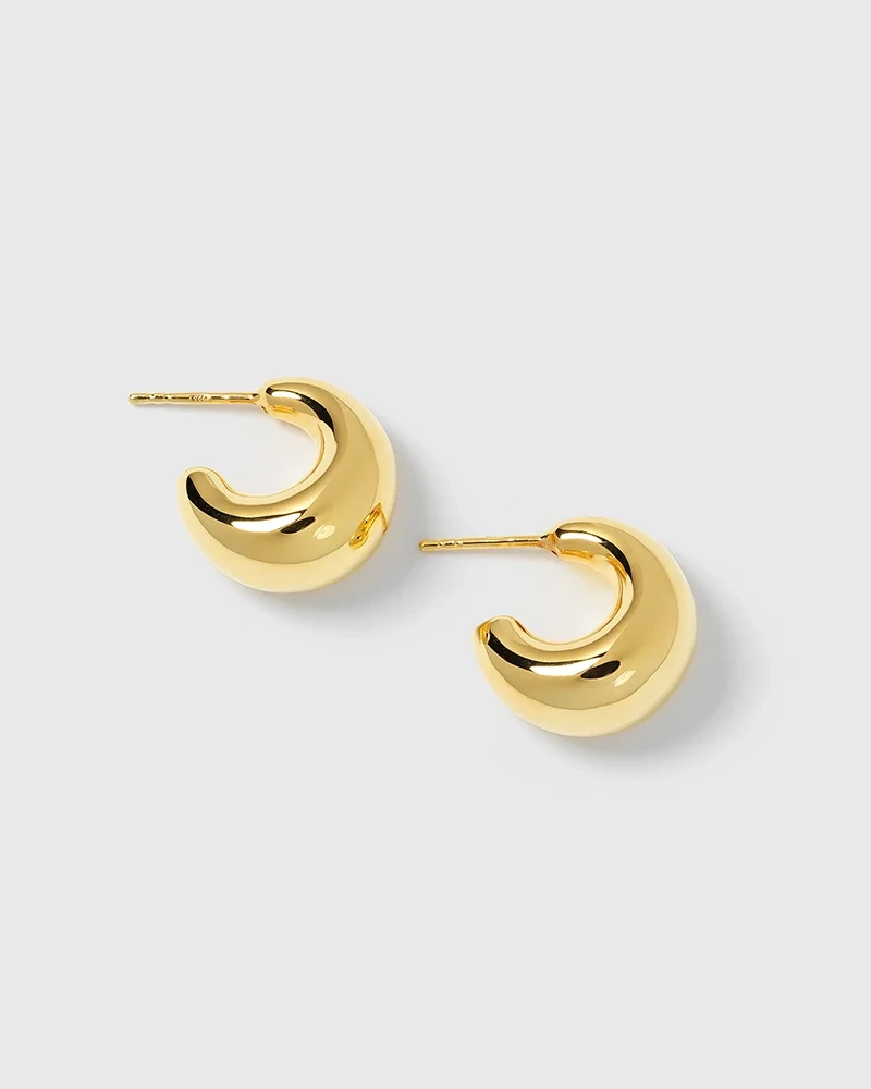 Bolded Little Sis Earrings Gold - Syster P - Snabb leverans & Gratis paketinslagning - Nordic Spectra