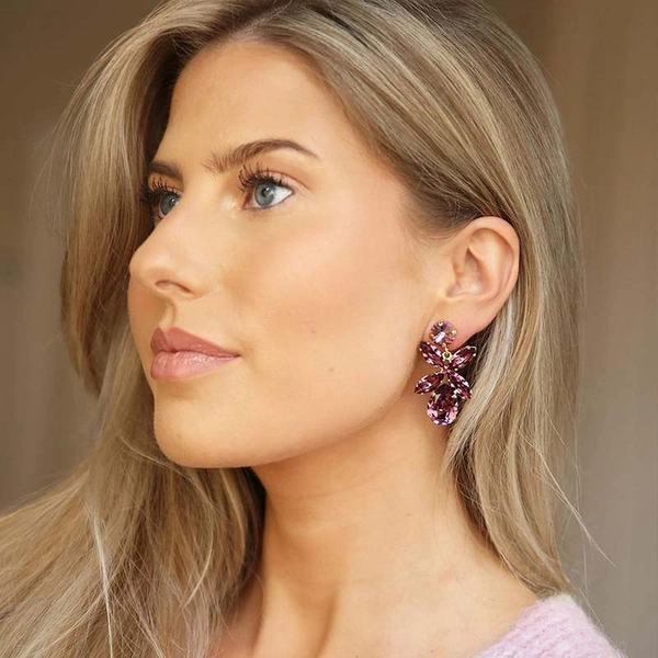 Dione Earrings Gold Iris - Caroline Svedbom - Snabb frakt & paketinslagning - Nordicspectra.se