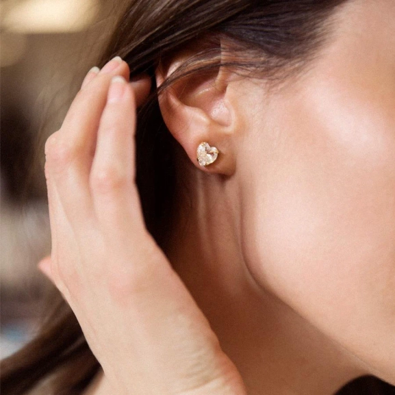 Heart-Earrings-Crystal_340d8104-7bb4-49a3-9bed-a40cfb6d163f