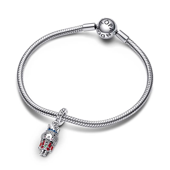 Festive Nutcracker 2022 Dangle Charm - PANDORA - Snabb frakt & paketinslagning - Nordicspectra.se