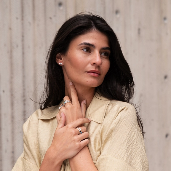 Stella_Love-knot-ear_love-bead-rings