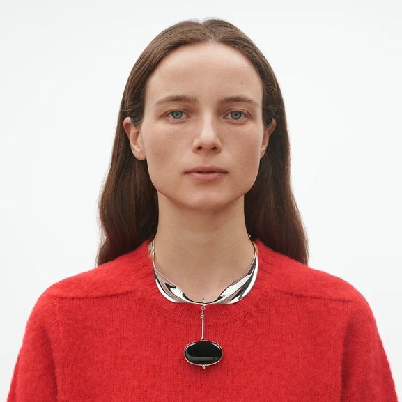 SS25_ECOM_ON-MODEL_VIVIANNA_NECKRING_20001642