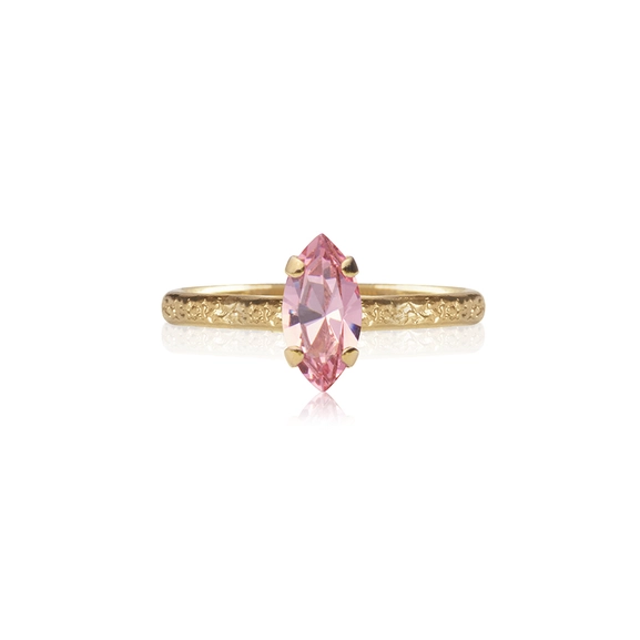 Guldfärgad Petite Navette-ring från Caroline Svedbom med ljusrosa kristall