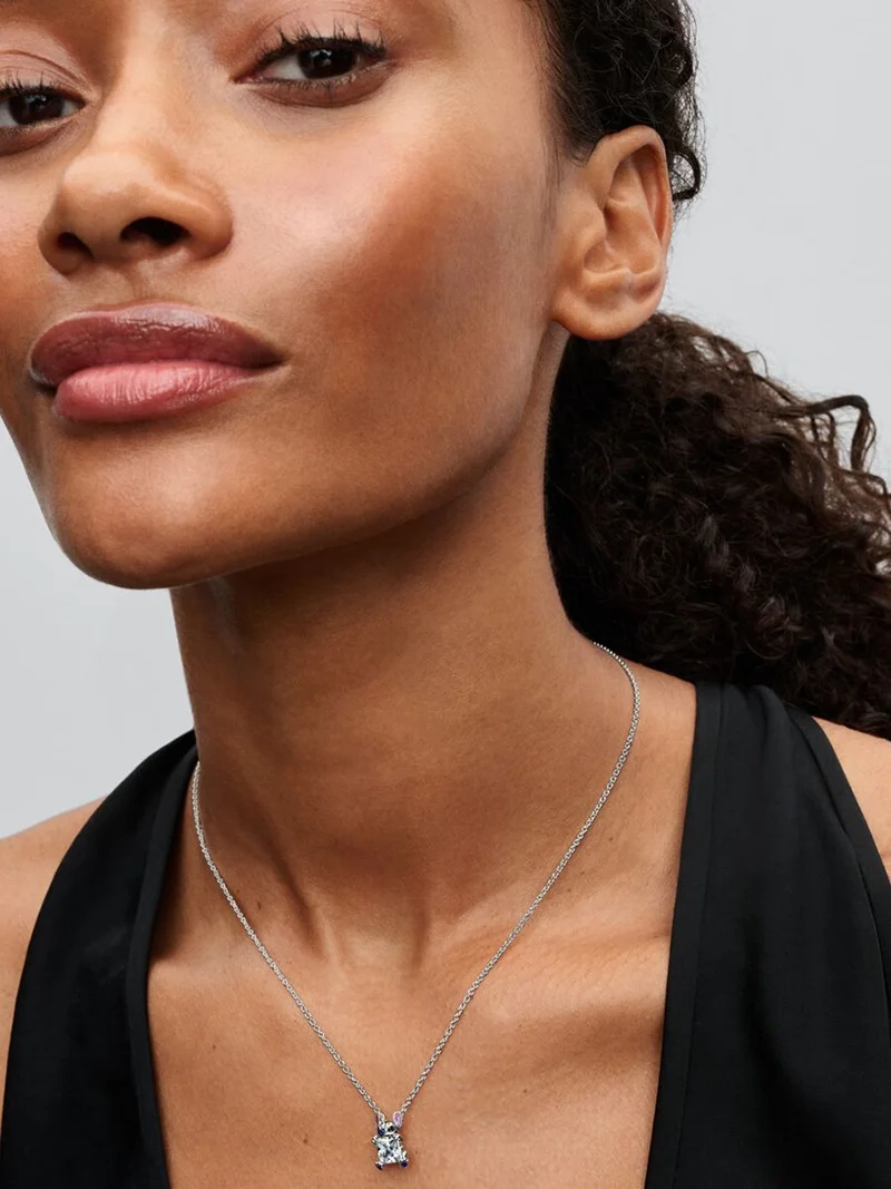 Disney Stitch halsband i sterlingsilver med färgglad design och kubisk zirkonia.