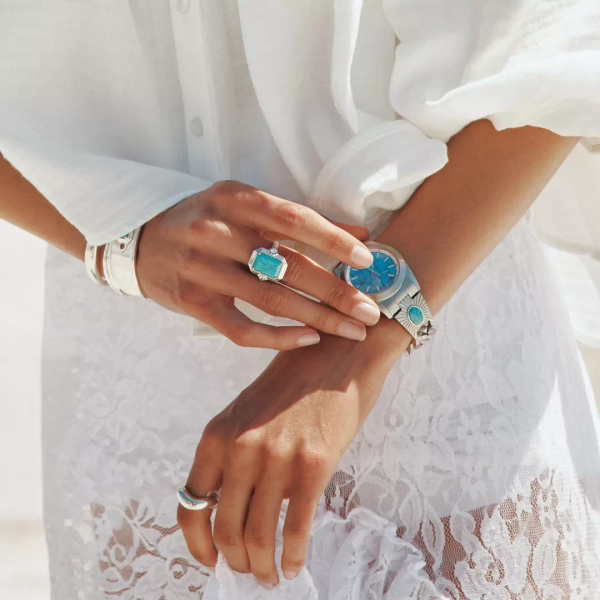 Elyndra cocktailring från Thomas Sabo i silver med åttkantig imiterad turkos och två vita zirkoner på sidorna.