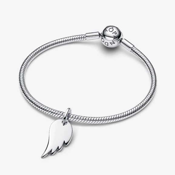 kärlek och beskydd. Livets magiska stunder och trygghet i elegant design.