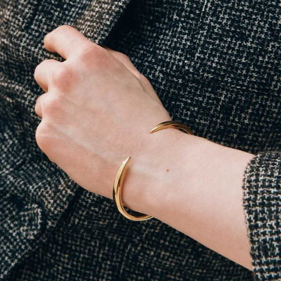 Crest Bangle Gold - Edblad - Snabba leveranser - Gratis paketinslagning