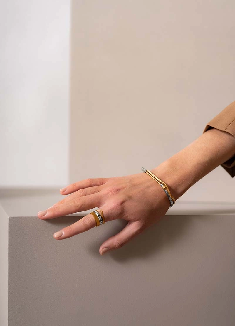 Omega Bangle - Steel & Gold - Skultuna - Snabb frakt & paketinslagning - Nordicspectra.se