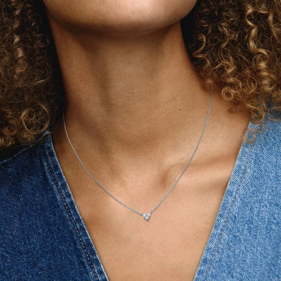 Collierhalsband med Glittrande Hjärta - PANDORA - Snabb leverans & paketinslagning - Nordic Spectra