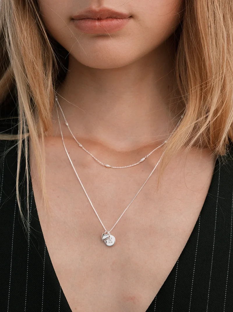 Treasure Multi Pearl Necklace Silver - Syster P - Snabb leverans & Gratis paketinslagning - Nordic Spectra