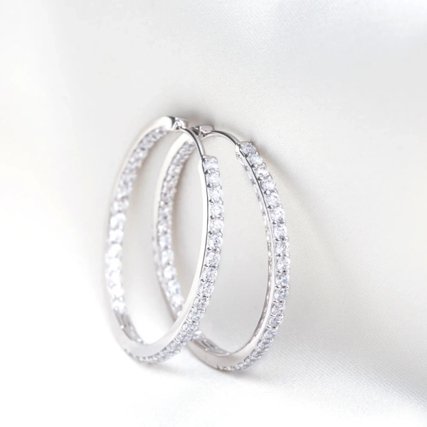 Bovalino Örhängen i silver med gnistrande Cubic Zirconia-stenar från Sif Jakobs