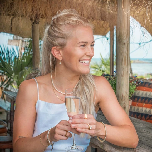 SASHA Small Halsband Guld - Astrid & Agnes - Snabb frakt & paketinslagning - Nordicspectra.se