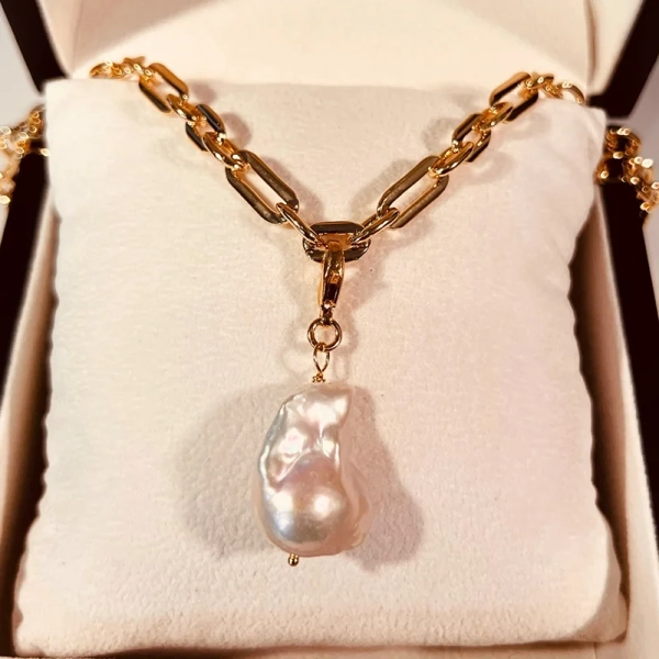 Baroque Freshwater Pearl Chunky Gold - Emma Israelsson - Snabb frakt & paketinslagning - Nordic Spectra