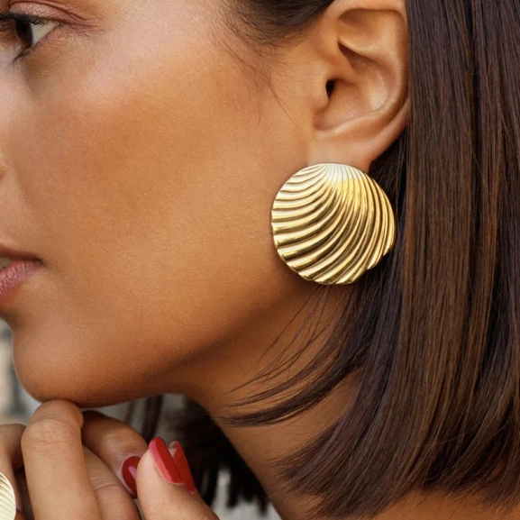 Shelli Studs L Gold - Edblad - Snabb frakt & paketinslagning - Nordic Spectra