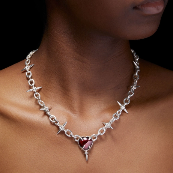 the-queens-necklace-2