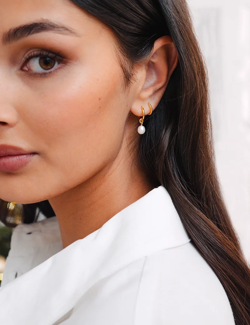 Treasure Pearl Hoops Gold - Syster P - Snabb leverans & Gratis paketinslagning - Nordic Spectra