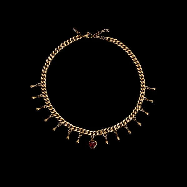 Drop of Heart Necklace Red Garnet i 18K guldpläterat silver med granatsten