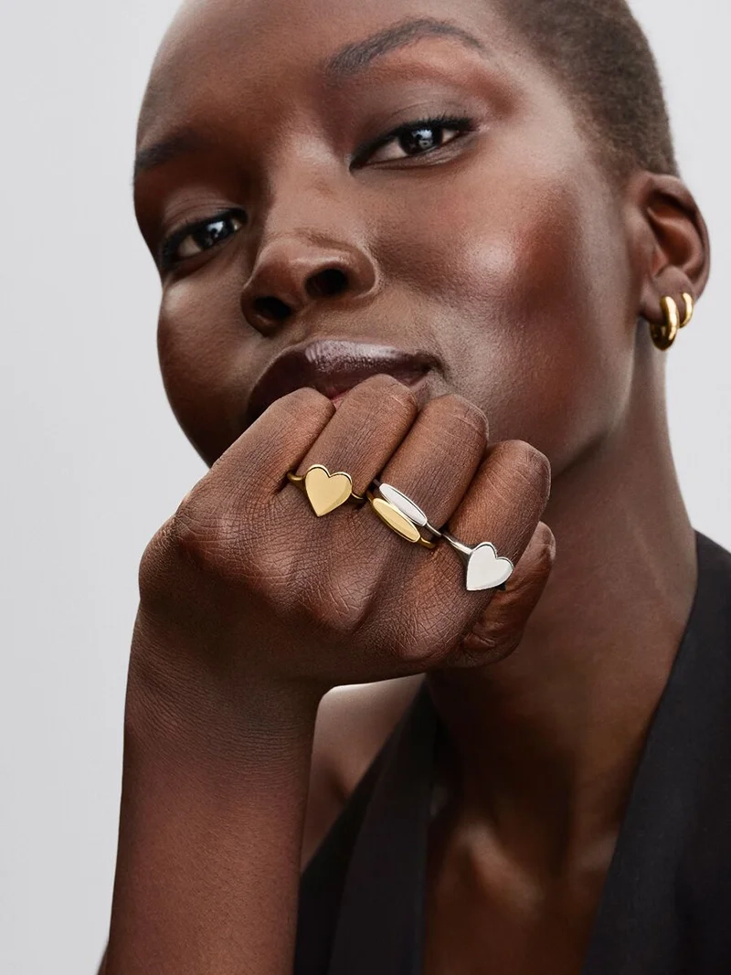 Vit Hjärtformad Sten Ring Guld från Pandora ME. En symbol för kärlek och gemenskap med strålande hjärtformad sten omgiven av skimrande emalj. Perfekt för att uttrycka dina innersta känslor.