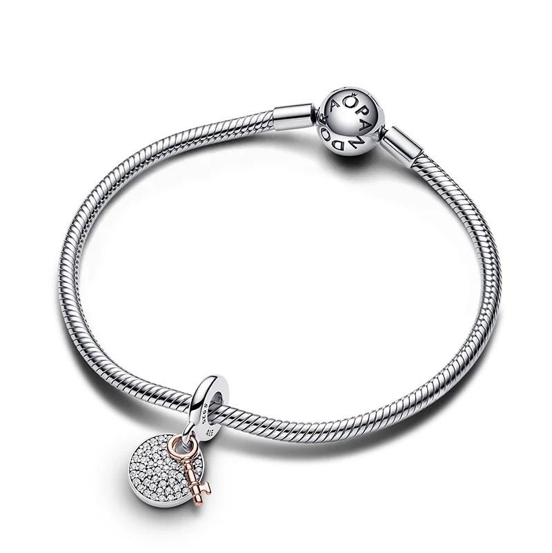 Bicolor Schlüssel zum Glück Doppelter Charm-Anhänger - PANDORA - Nordic Spectra