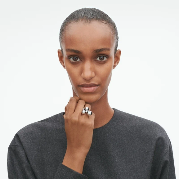 AW25_ECOM_ON-MODEL_GRAPE_RING_20000660