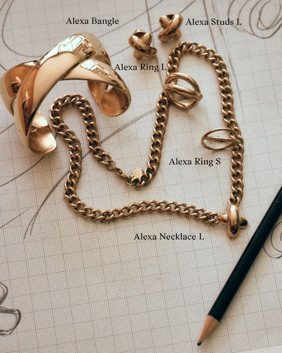 Halsband i 14K guldplätering med robust kedja och en elegant X-detalj i centrum