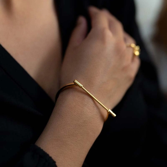 Omega Bangle - Gold - Skultuna - Snabb frakt & paketinslagning - Nordicspectra.se