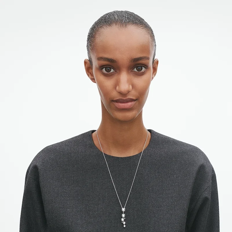 AW25_ECOM_ON-MODEL_GRAPE_PENDANT_20000662