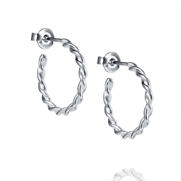 Little Wrapped Hoops från Efva Attling i silver med unik virad design
