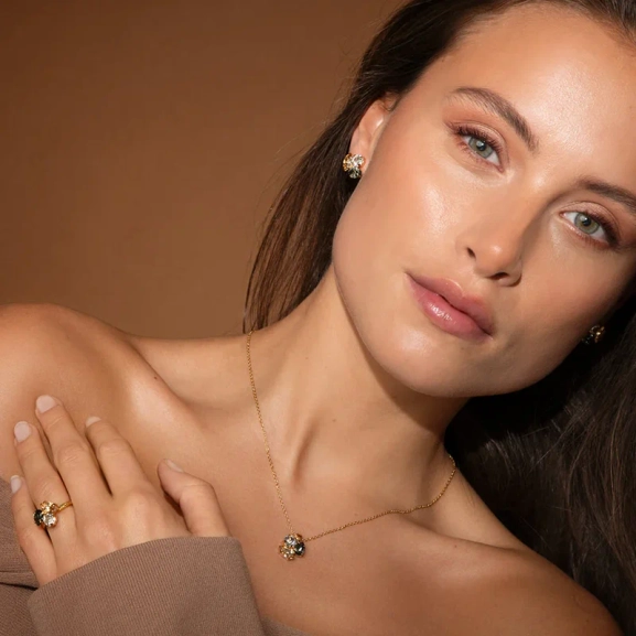 Ana Necklace i guld med justerbar längd