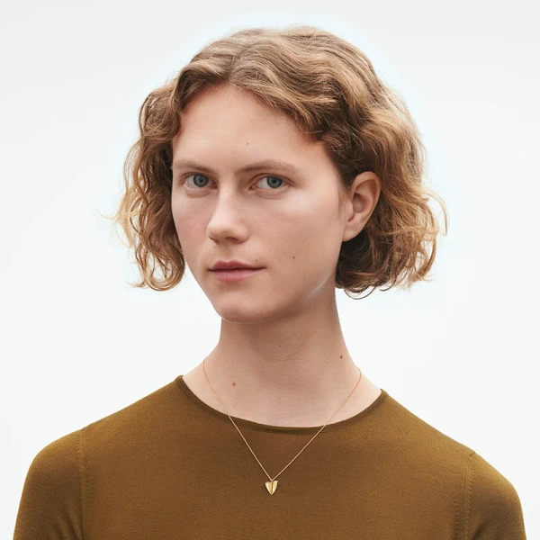 AW25_ECOM_ON-MODEL_HEART_FOLDED_PENDANT_20001520