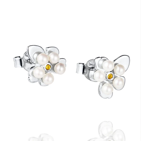 Efva Attlingin ja Victoria Skoglundin kokoelmasta unohtumaton korvakoru hopeanvärinen