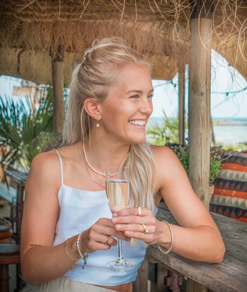 SASHA Small Halsband Guld - Astrid & Agnes - Snabb frakt & paketinslagning - Nordicspectra.se