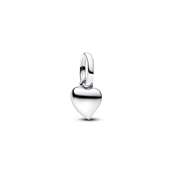 Herzförmiger Mini-Anhänger aus Sterlingsilber aus der Pandora ME Kollektion. Ein Symbol wahrer und vollkommener Liebe