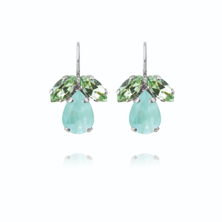 Timo Earrings i rhodiumpläterad mässing med mjuka mintfärgade kristaller