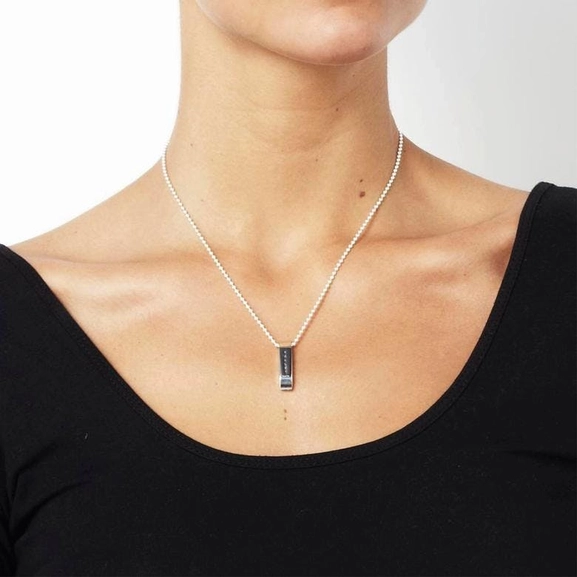 Kärlek Pendant - Efva Attling halsband - Snabb frakt & paketinslagning - Nordicspectra.se