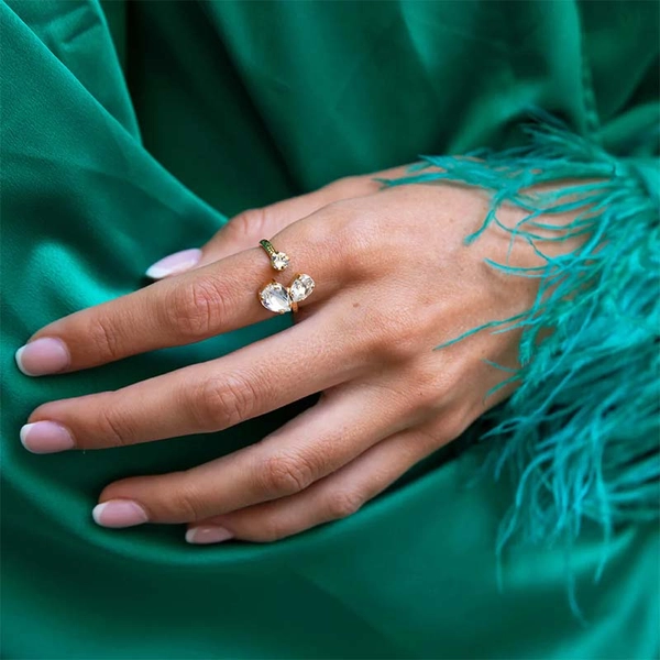Alisia Ring Gold Crystal - Caroline Svedbom - Snabb frakt & paketinslagning - Nordicspectra.se