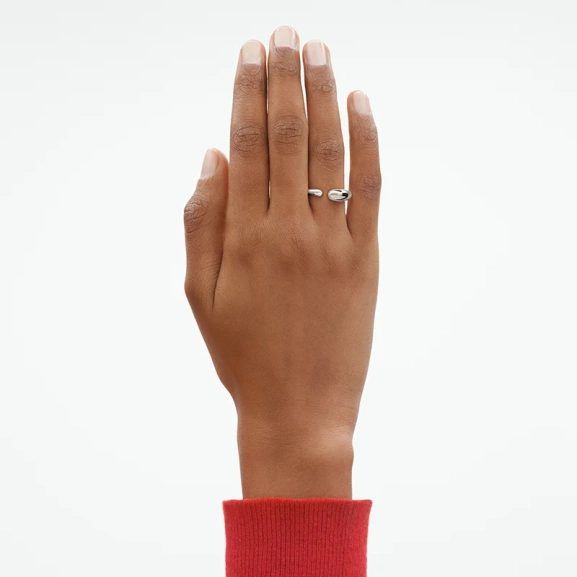 AW25_ECOM_ON-MODEL_MERCY_MINI_RING_20001076