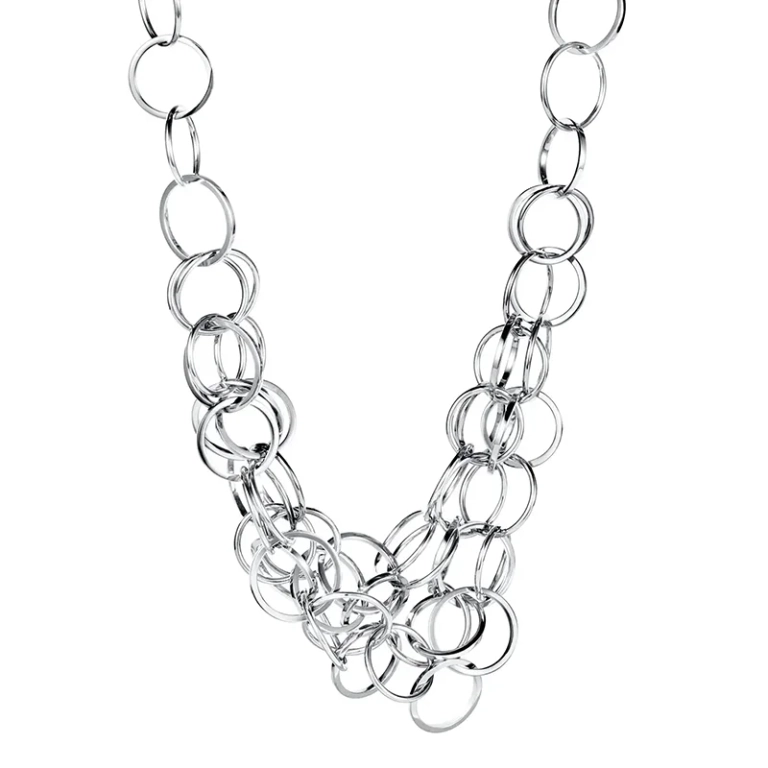 Messy Rings Collier i silver med sammanlänkade ringar i olika storlekar