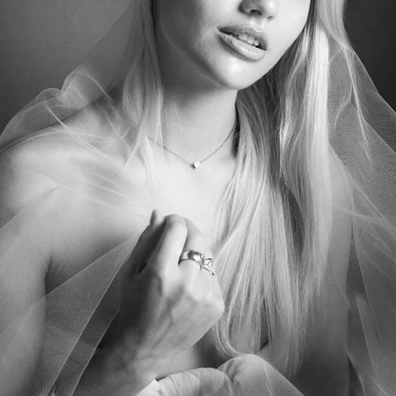 ELISE Kort Halsband Guld - Astrid & Agnes - Snabb frakt & paketinslagning - Nordicspectra.se